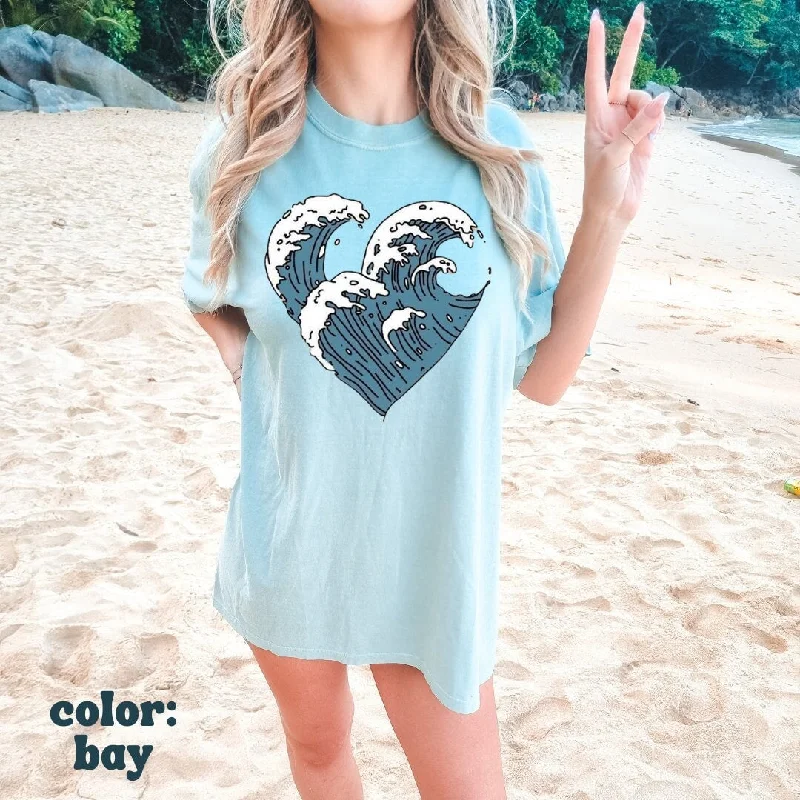 Ocean Wave Heart Tee - Beach Lover Tee - Women's Oversized Beach Tee - Comfort Colors Unisex Tee - Beach Girl Aesthetic